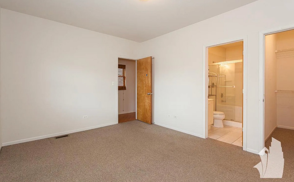 Building Photo - 850 N Wood St