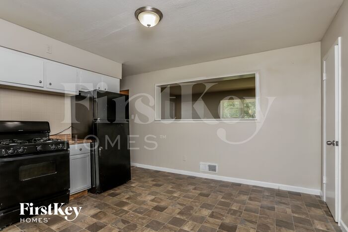 Building Photo - 1355 Del Rey Dr