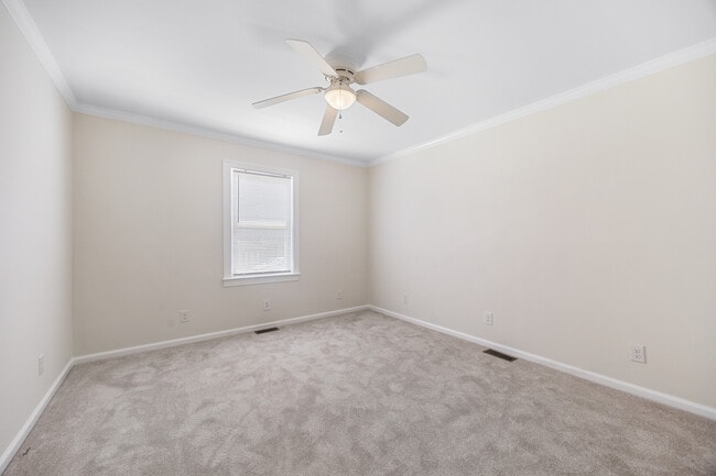 Building Photo - 111 Forest View Dr