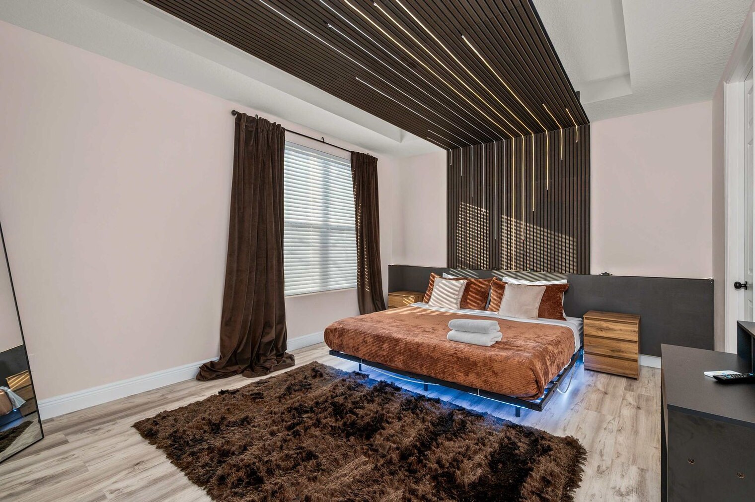 Building Photo - 1660 Tropical Palms Cir