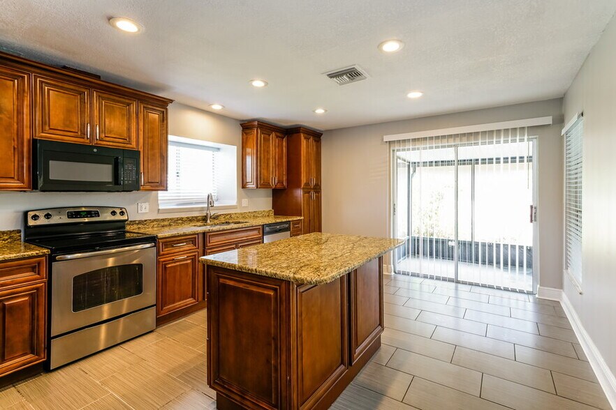 Building Photo - 11841 Hickorynut Dr