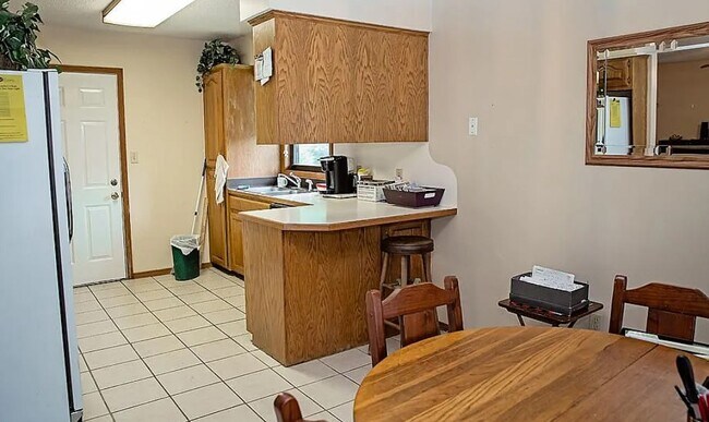 Building Photo - GREAT SINGLE FAMILY Home