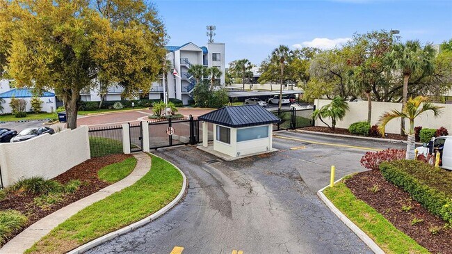 Building Photo - 2424 W Tampa Bay Blvd