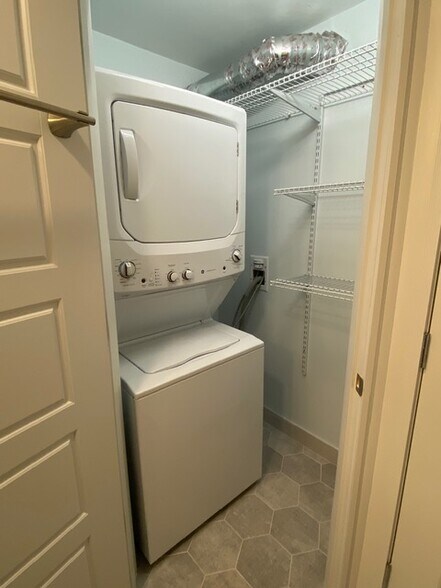 Building Photo - 7 Vale St