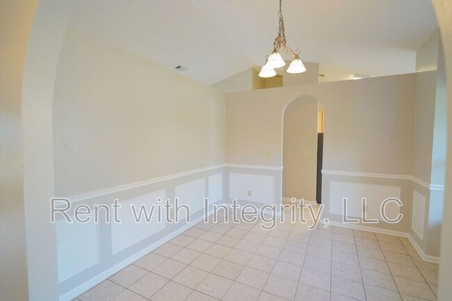 Building Photo - 1908 Wagon Wheel Cir E