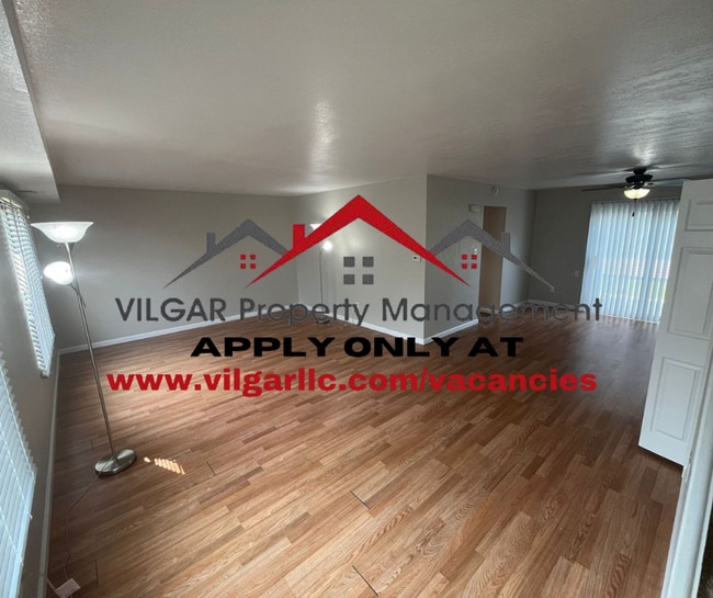 Building Photo - Spacious 3 Bed / 1.5 Bath Town-Home in Mer...