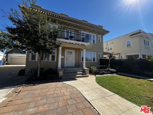 Building Photo - 1436 S Norton Ave