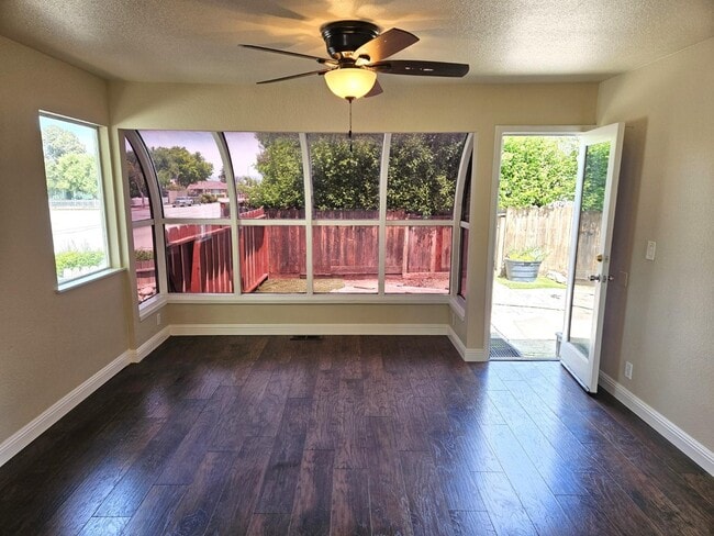 Building Photo - 1000 Peach Ct