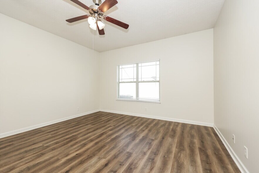 Building Photo - 3342 Cotswold Ln