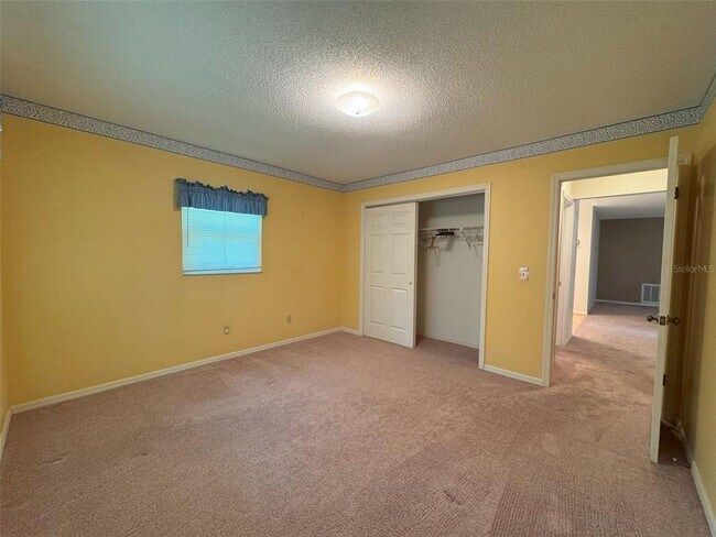 Building Photo - 1050 Bloomfield Dr