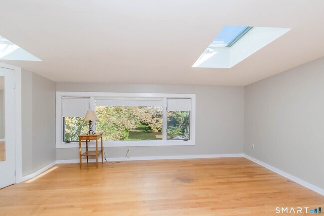 Building Photo - 798 Mill Plain Rd