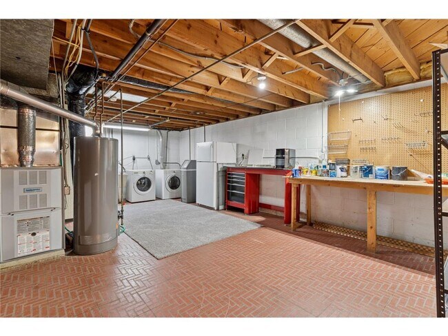 Building Photo - 5624 Dale Ave