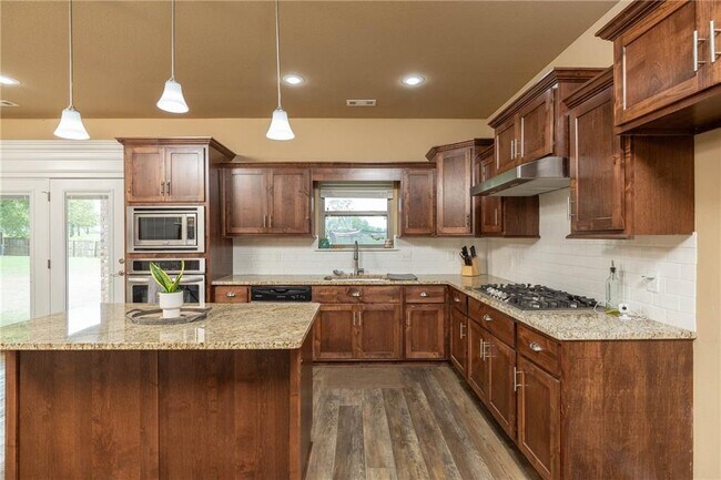 Building Photo - 13427 Meadow Ridge
