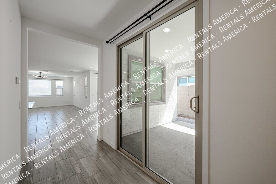 Building Photo - 12380 W Wagon Wheel Dr