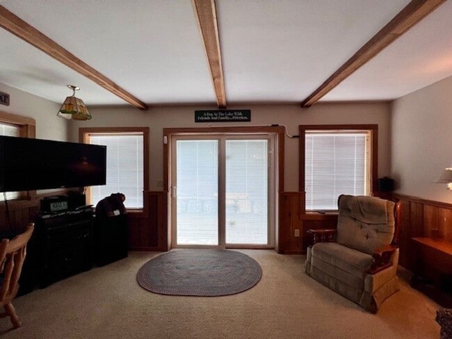Building Photo - Fully Furnished Short Term Rental Right on...