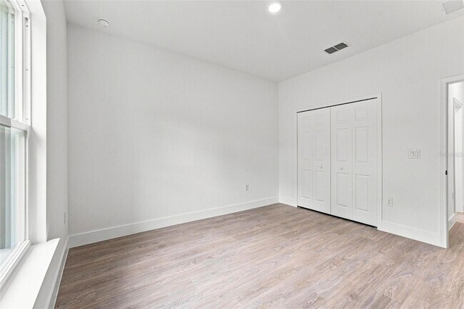 Building Photo - 143 Gondolier Pl