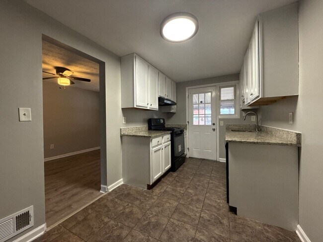 Building Photo - Beautiful Three Bedroom Home In Essex