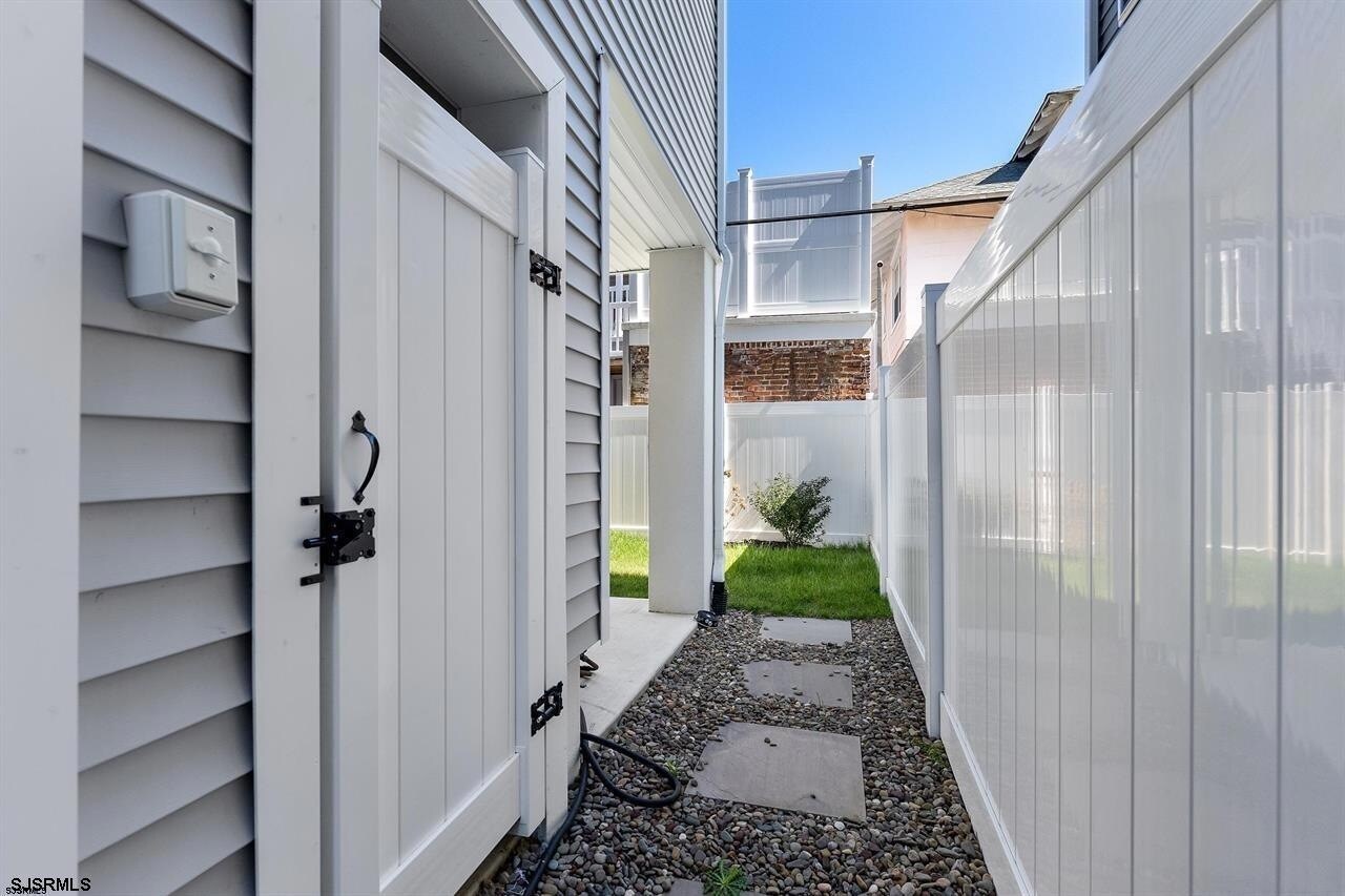 Building Photo - 21 N Wyoming Ave