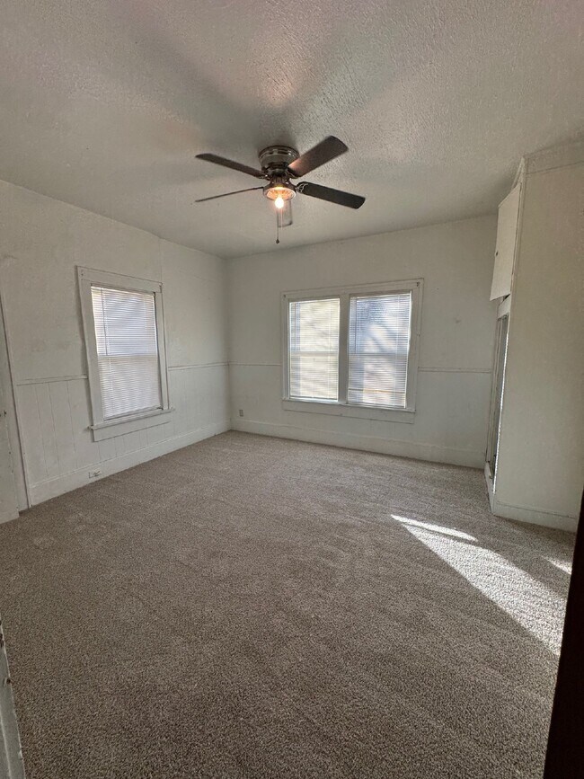 Building Photo - "Charming 3-Bedroom Home in Wichita - Perfect Blend of Comfort & Space!"