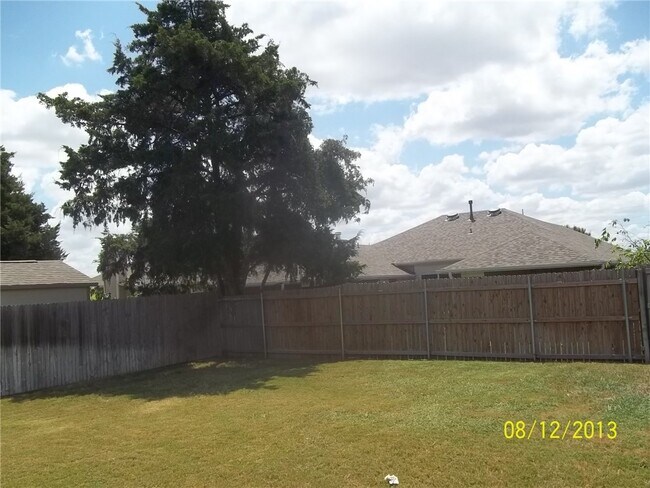 Building Photo - 6218 Bentwood Dr