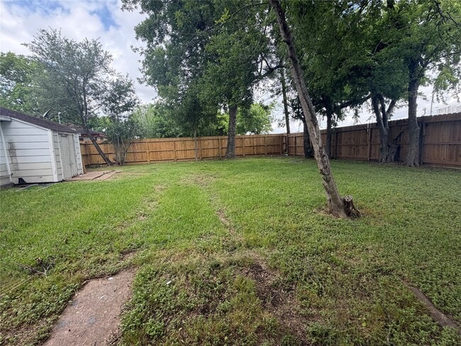 Building Photo - 1319 Bernard St