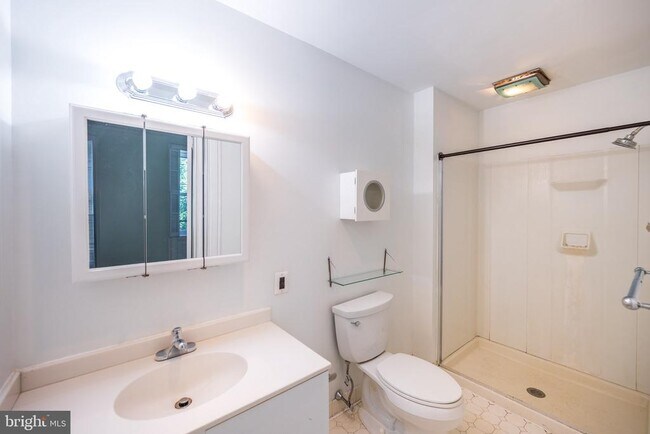Building Photo - 206 S 43rd St