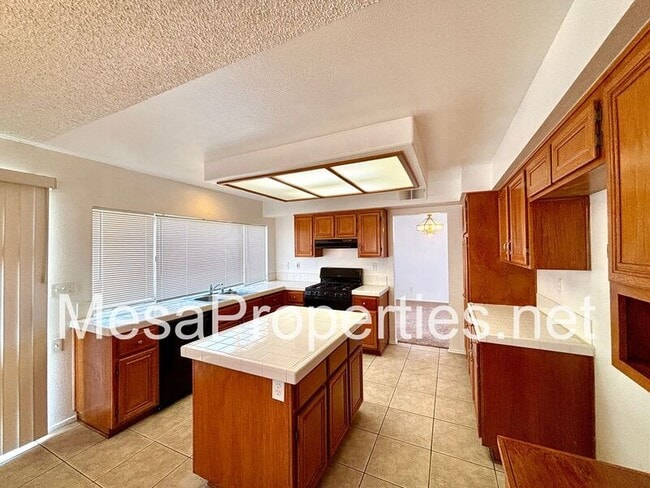 Building Photo - 14581 King Canyon Rd