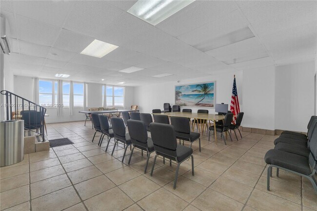 Building Photo - 400 N Surf Rd