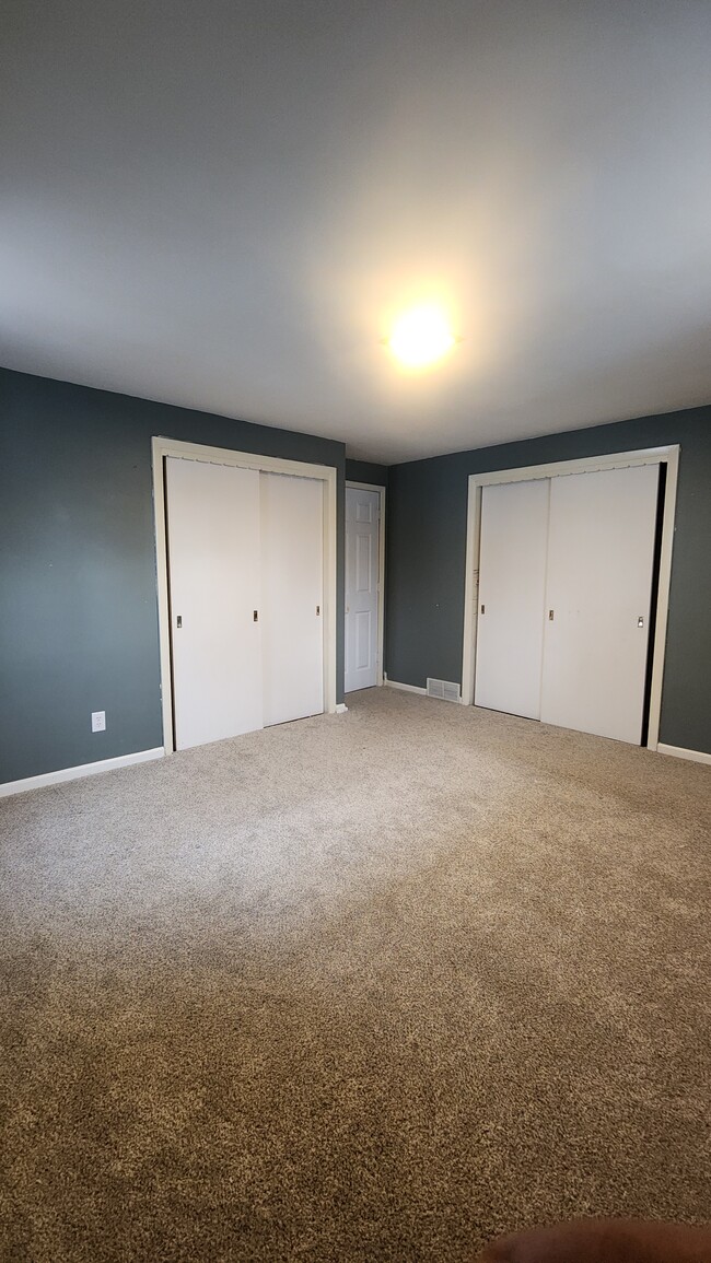 First floor bedroom with 2 closets - 1718 S Walden Ave