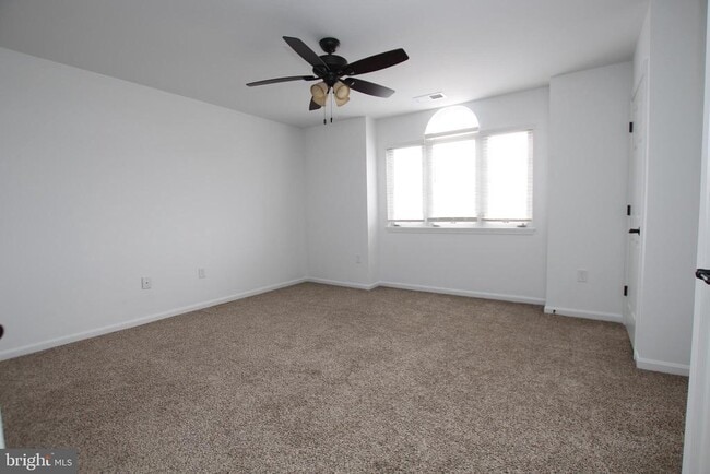 Building Photo - 117 Lakeside Dr