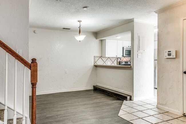Building Photo - 2621 Piedras Dr