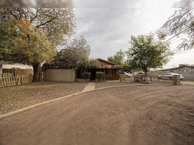 Building Photo - 7513 N 61st Ave