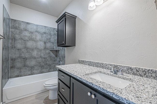 Building Photo - 2106 Willow Pl