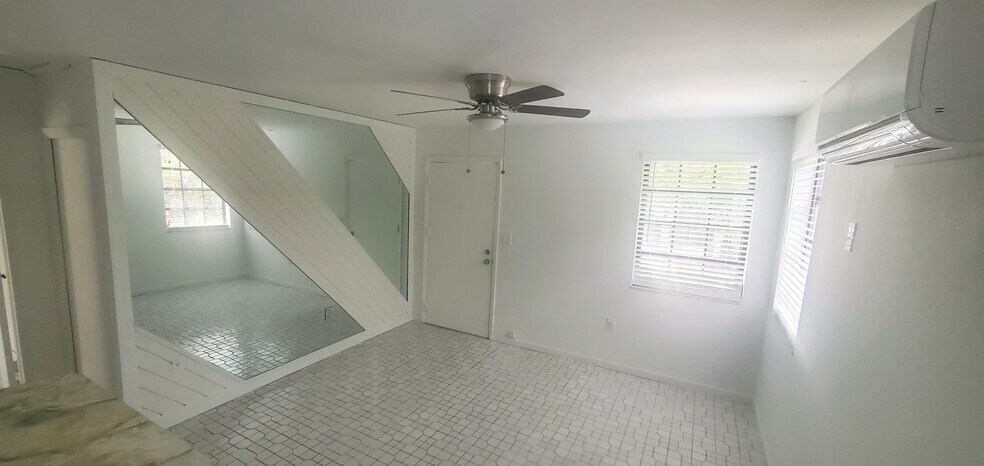 Building Photo - 840 Tangier St