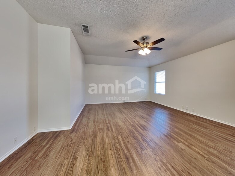 Building Photo - 214 High Pointe Ln