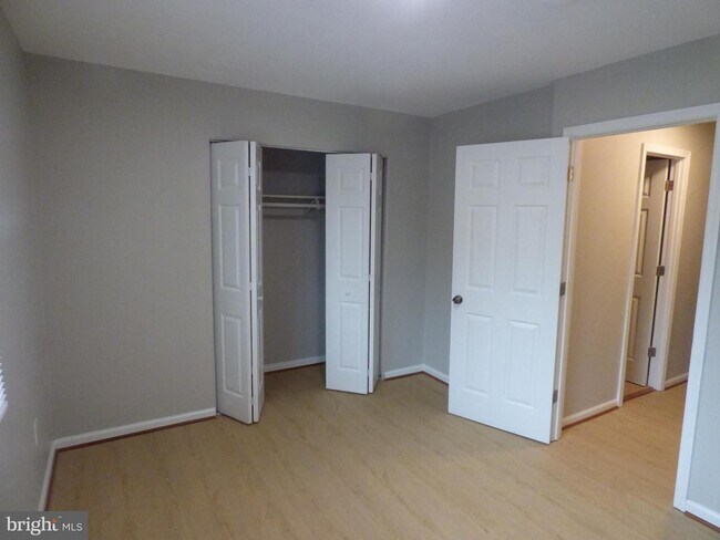 Building Photo - 1204 Westview Terrace