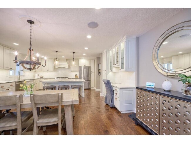 Building Photo - 1832 Essex Rd