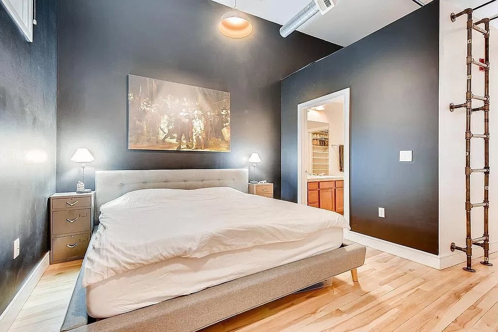 Building Photo - 2441 N Broadway