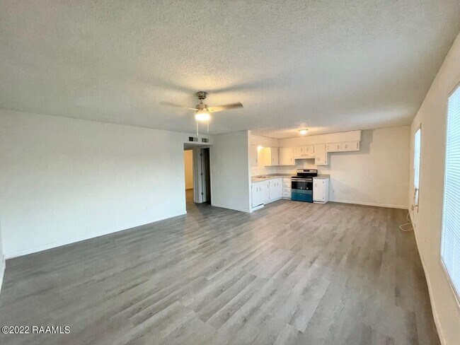 Building Photo - 391 W Railroad Ave