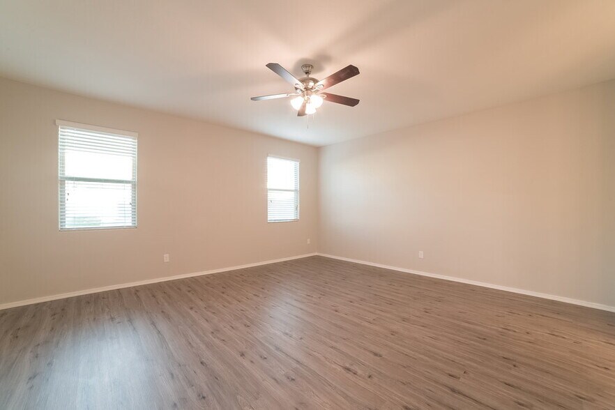Building Photo - 30242 W Earll Dr