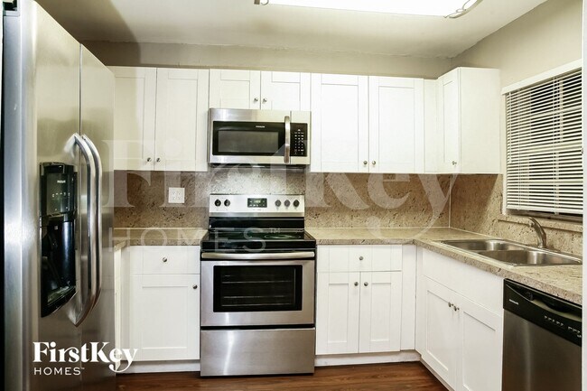 Building Photo - 9880 Martinique Dr
