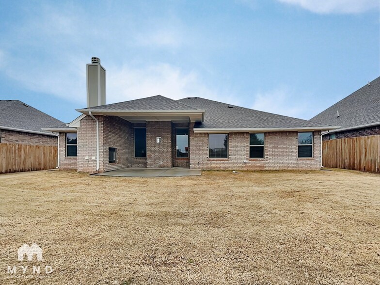 Building Photo - 10825 NW 8th St