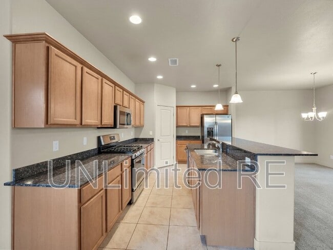 Building Photo - 2539 W Josselyn Dr