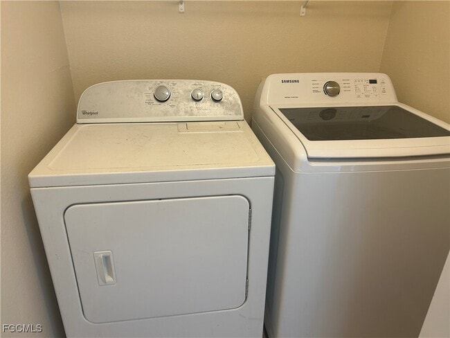 Building Photo - 3516 SW 15th Pl