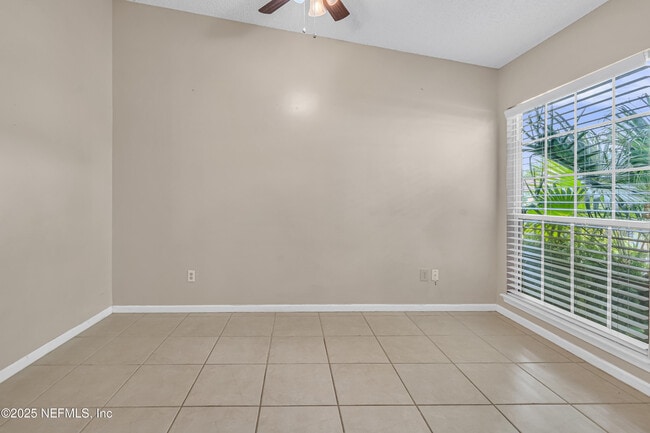 Building Photo - 2409 Cool Springs Dr S