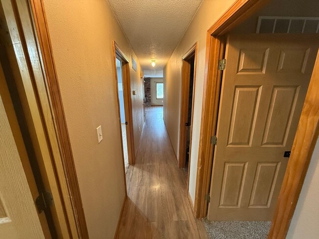 Building Photo - Spacious 5 Bedroom Home in a Peaceful Country Setting