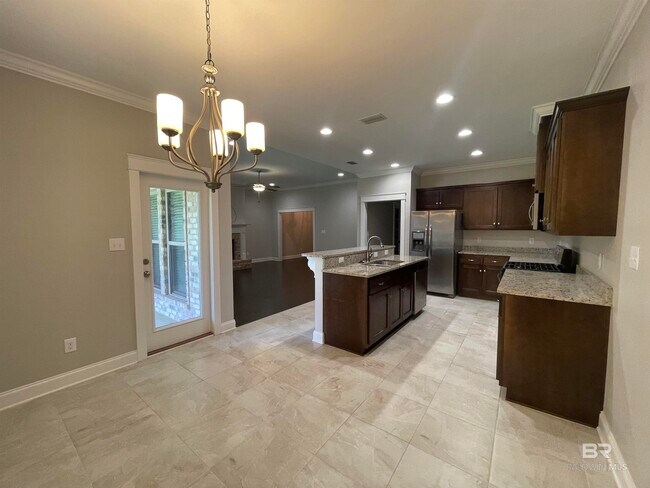 Building Photo - 253 Hawthorne Cir