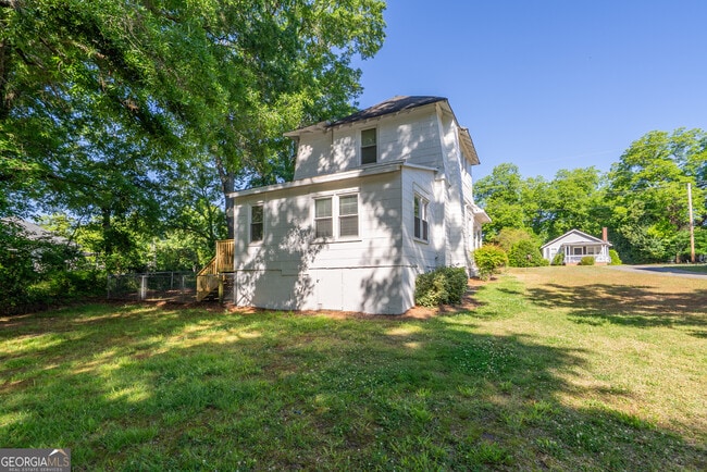 Building Photo - 243 Boulevard