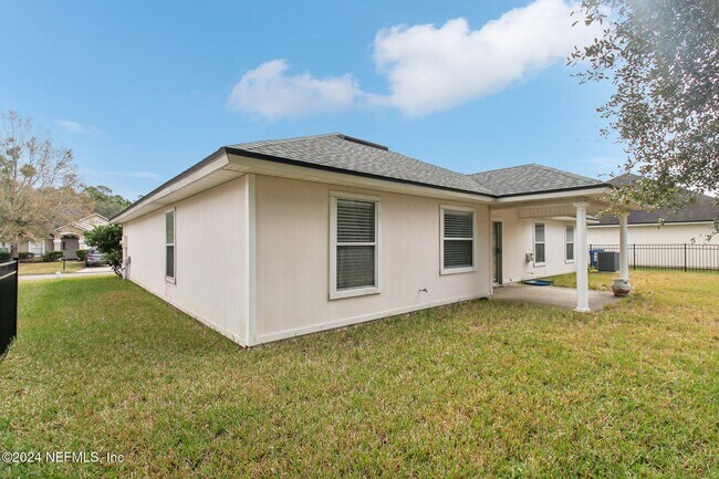 Building Photo - 14018 Fish Eagle Dr E