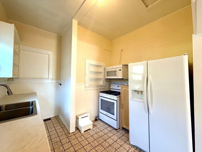 Building Photo - Charming home close to downtown!